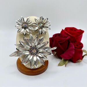 Vintage Mid Century Silver Frosted Daisy Matching Set Brooch Earrings